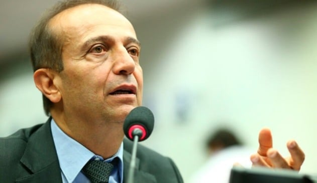 Miguel Haddad falando em público