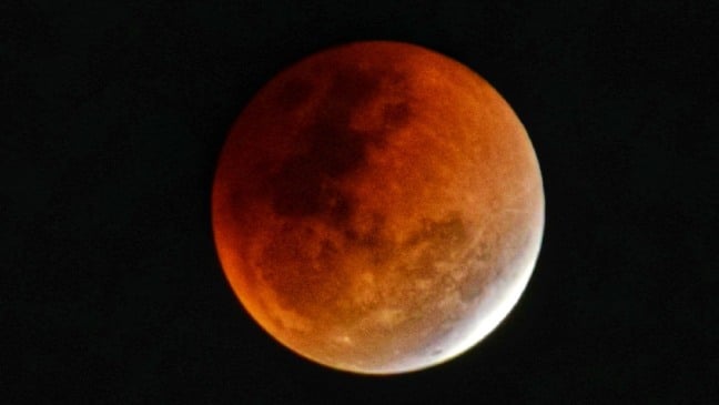 Eclipse lunar total.