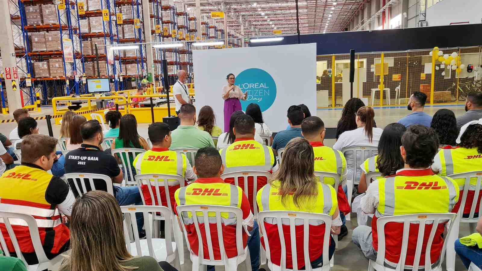 Pessoas em palestra.