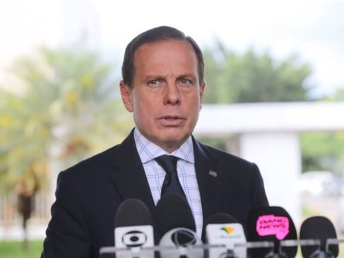 O governador de São Paulo, João Doria, fala à imprensa