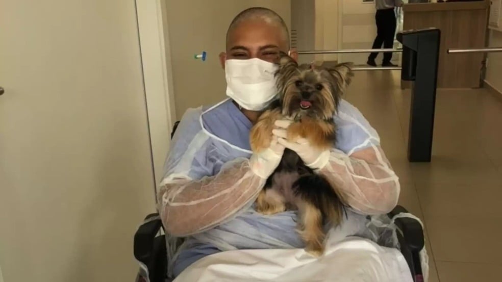 Cachorro fica animado por poder visitar sua melhor amiga no hospital