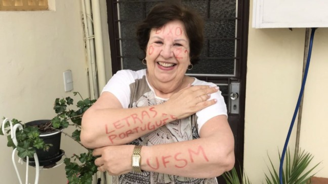 Idosa realiza sonho e entra para Universidade Federal aos 72 anos.