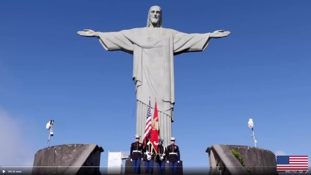 Fuzileiros norte-americanos em frente ao Cristo Redentos, no Rio de Janeiro.