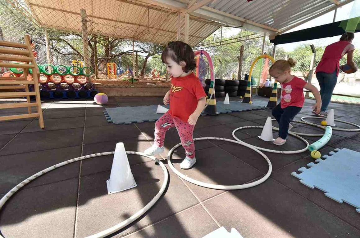 emeb-alvarina-barbosa-aula-de-educacao-fisica-para-bebe-compressed