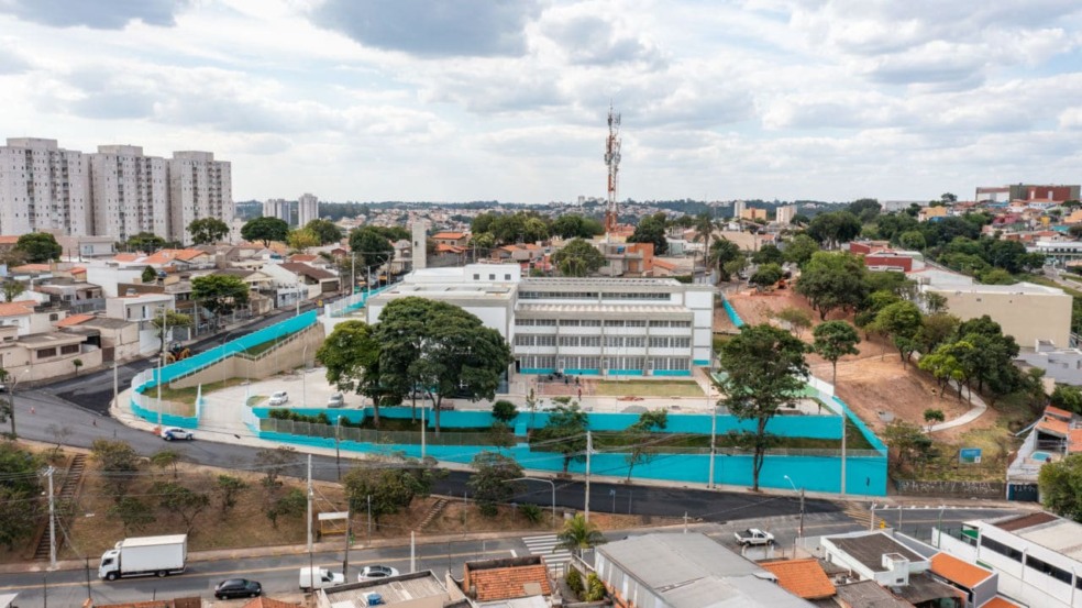 Jundiaí: Elevador da EMEB Joaquim Candelário de Freitas começa a ser instalado