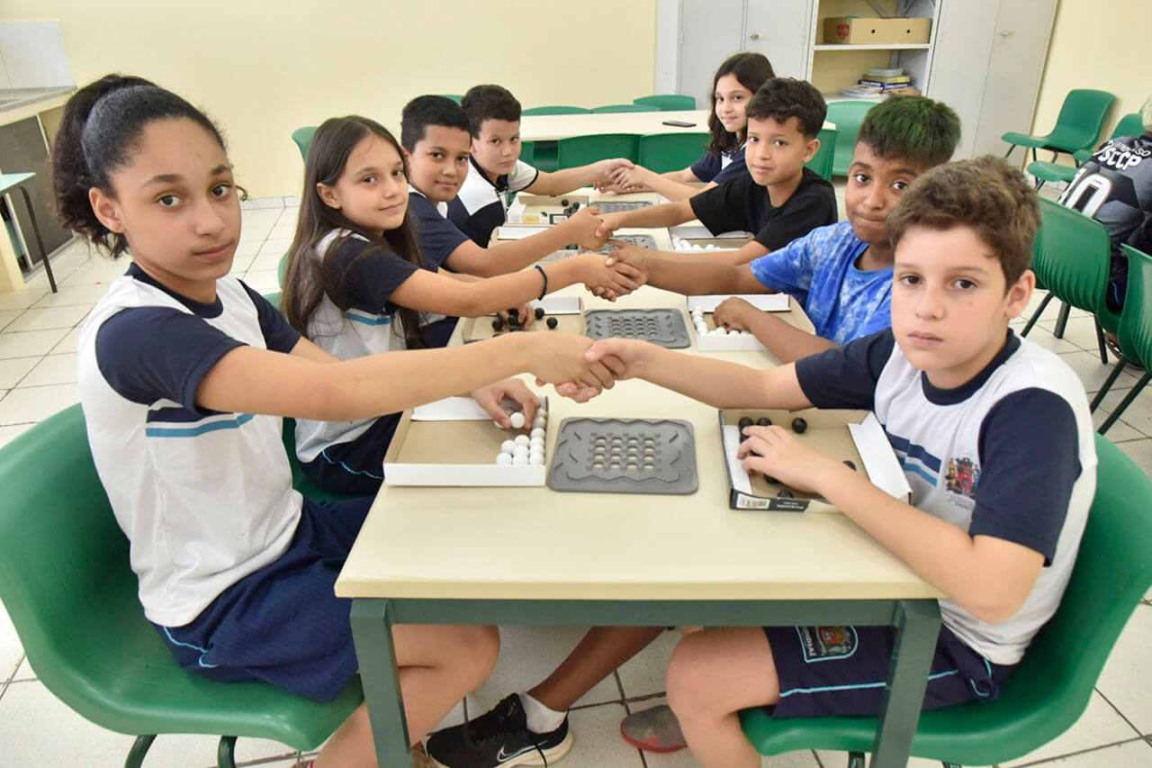 Os alunos mostram muito respeito e cooperação durante os jogos
