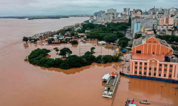 visão aérea de enchente no Rio Grande do Sul