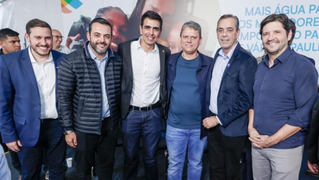 Prefeitos da região metropolitana de Jundiaí e o governador de São Paulo, Tarcísio de Freitas