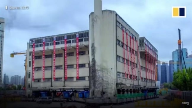 Engenheiros mudam prédio inteiro de lugar, na China