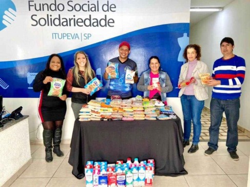 Professor André Ramalho durante a entrega dos donativos ao Fundo Social