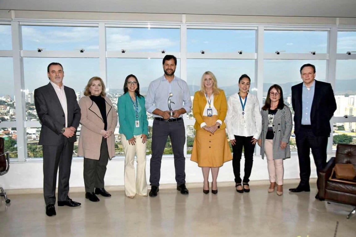 Prefeito de Jundiaí recebe prêmio do CIEE pelo programa de Estágio da prefeitura