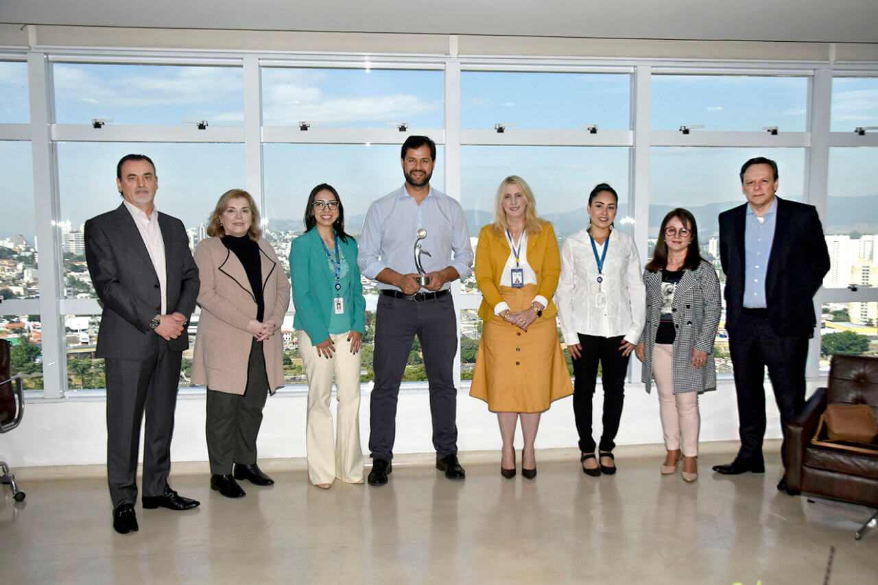 Prefeito de Jundiaí recebe prêmio do CIEE pelo programa de Estágio da prefeitura