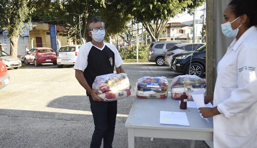 Plano de Segurança Alimentar distribui cestas básicas para famílias afetadas pela pandemia