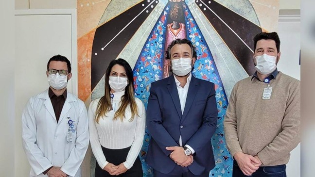 Danilo de Sousa, Grace Campos – gerente de enfermagem, Douglas Malta Oliveira – CEO da Gade Hospitalar; e Matheus Gomes