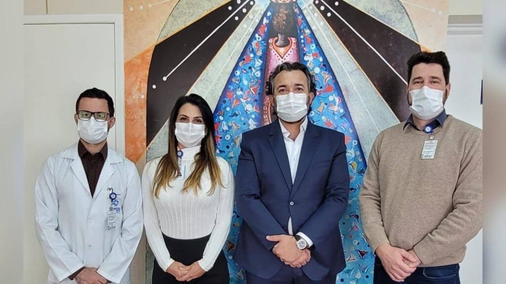 Danilo de Sousa, Grace Campos – gerente de enfermagem, Douglas Malta Oliveira – CEO da Gade Hospitalar; e Matheus Gomes