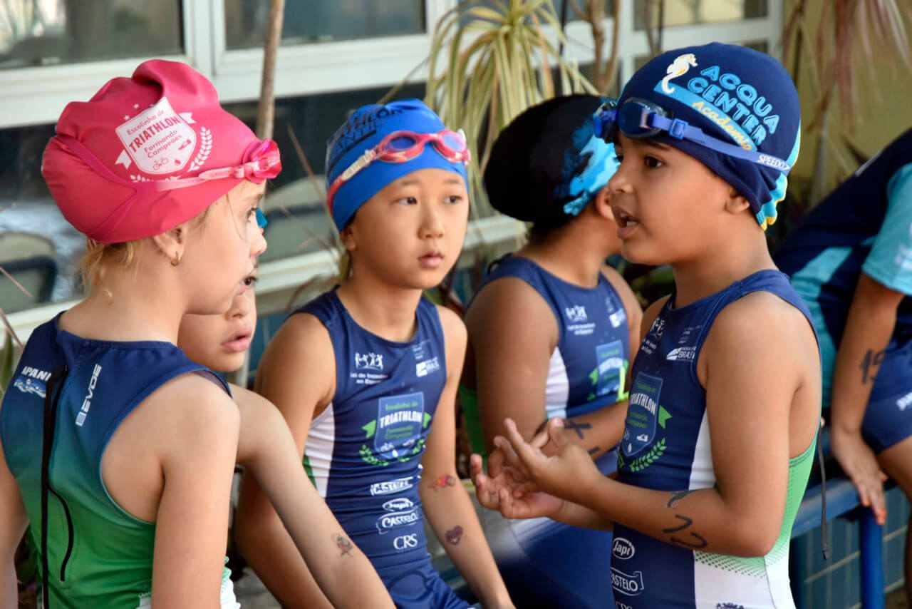 Alunos do Triatlhon se preparam pra a prova da natação