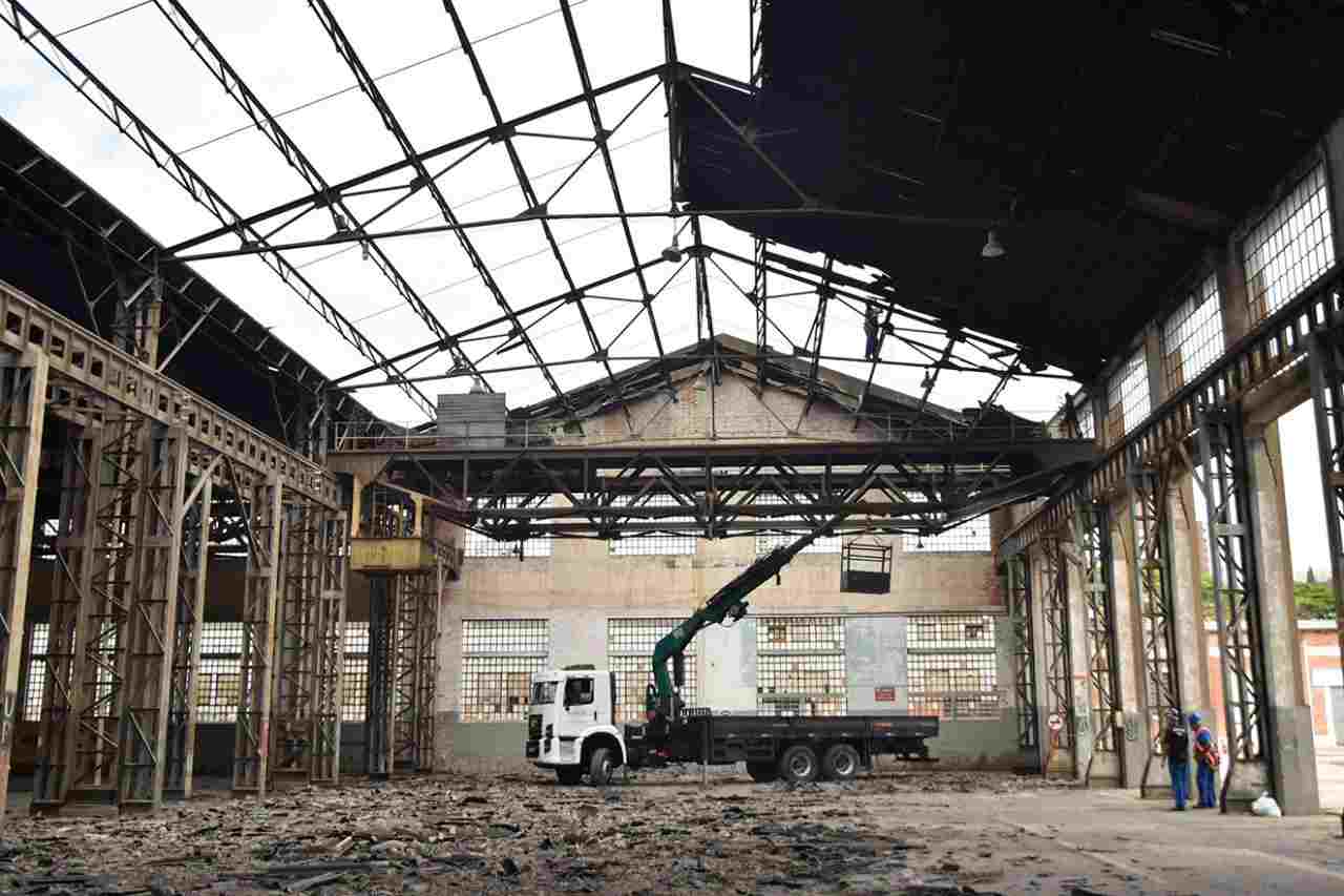 espaco-expressa-obras-da-reforma-do-telhado-do-galpao-do-estacionamento-jundiai-compressed