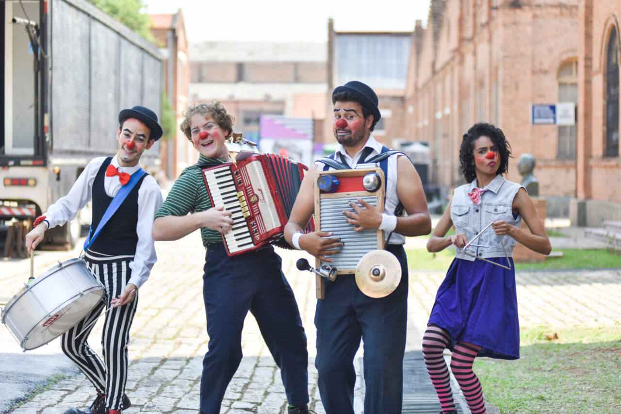 A Cia. Tramp de Palhaços apresenta o seu Cortejo nos dois dias de programação