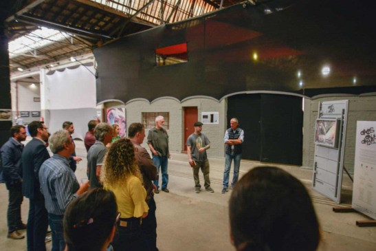 Participante da abertura da exposição puderam acompanhar a explicação de seus conceitos com seus curadores