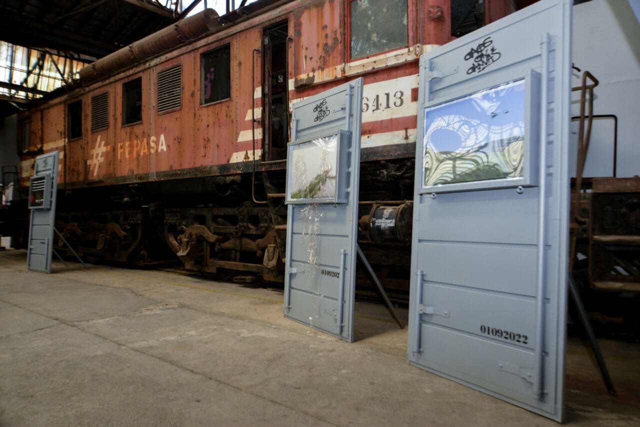 “Caos on Canvas” e “Ferrovias… muito além dos trilhos” são as novidades para visitação no Espaço Expressa