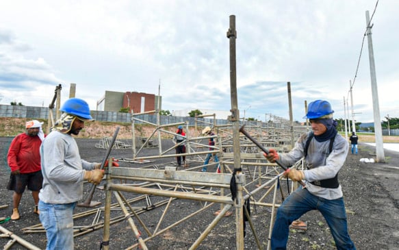 homens trabalhando em armação de estrutura