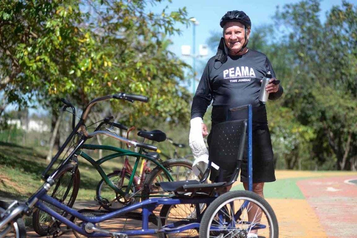 Seu Mário pedala duas vezes por semana no Parque da Cidade