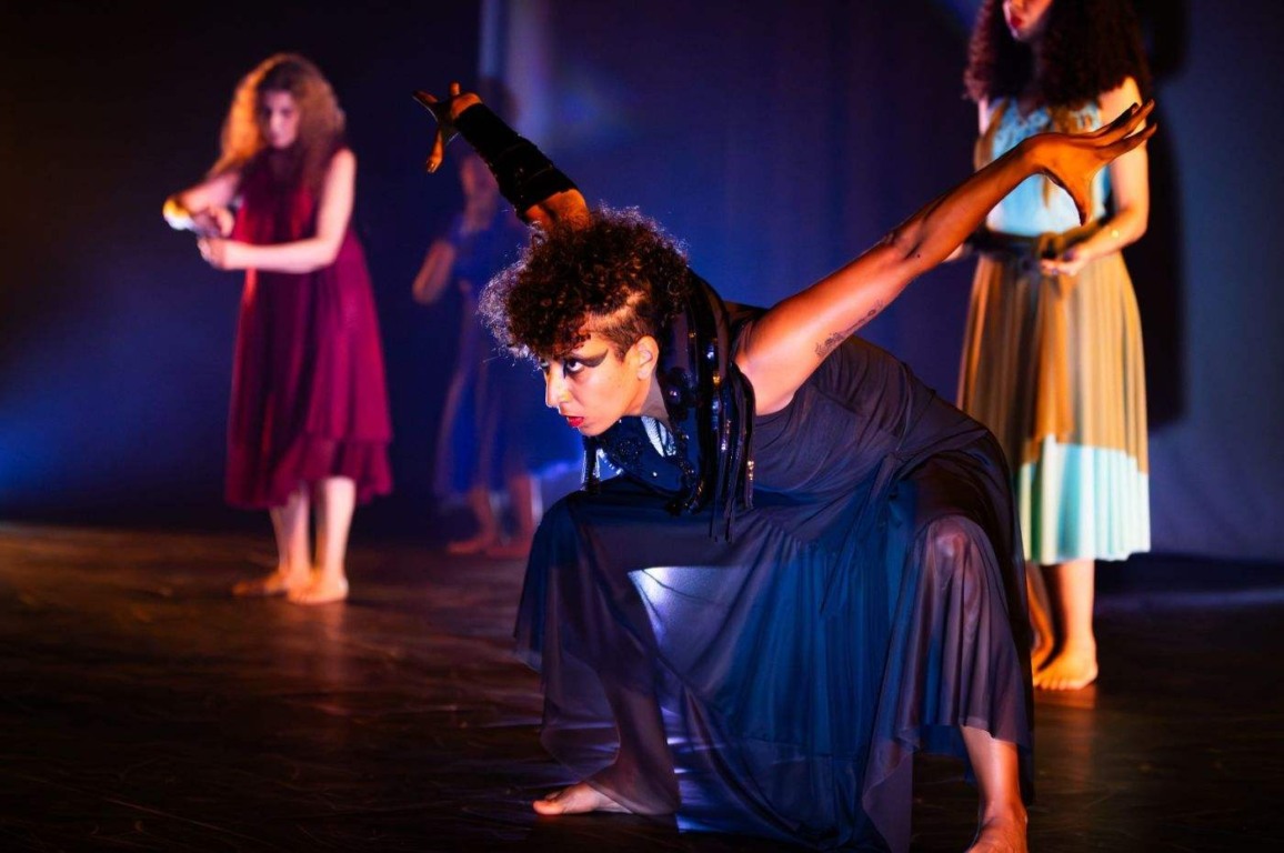 Enredança: Sala Glória Rocha recebe espetáculo de Dança Contemporânea "9 = 1 Mulher" Enredança: Sala Glória Rocha recebe espetáculo de Dança Contemporânea "9 = 1 Mulher"