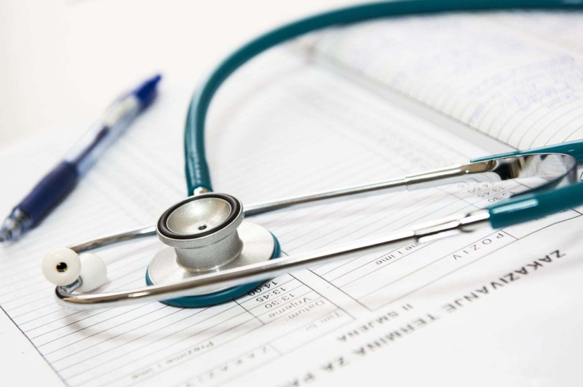 Empresa Brasileira de Serviços Hospitalares oferta 695 vagas com remunerações de até R$ 12,5 mil