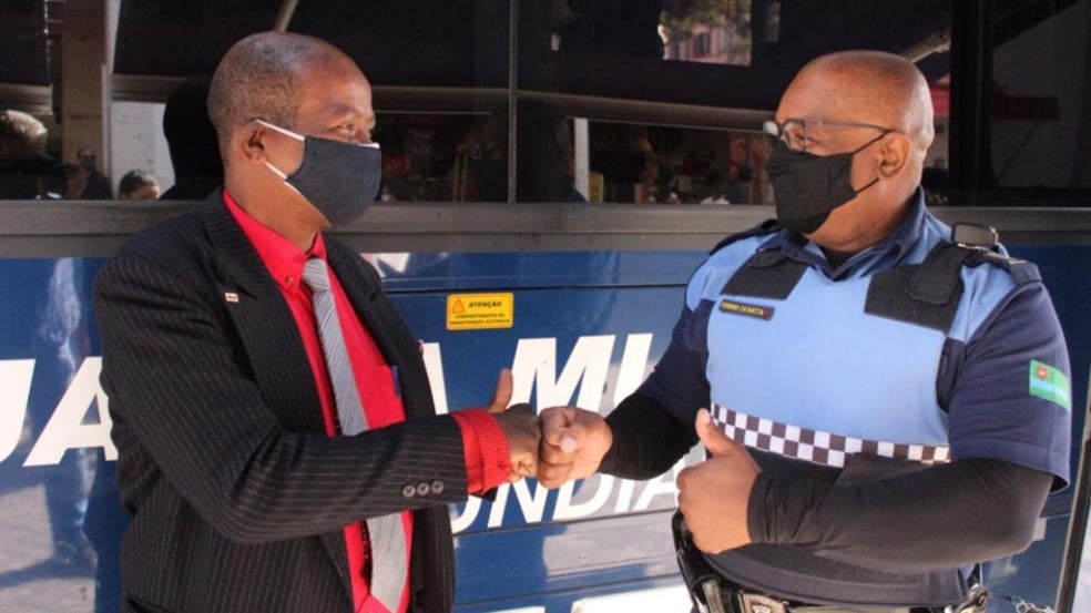 Ex- morador de rua 'vira doutor' e reencontra guarda municipal que o aconselhou em Jundiaí