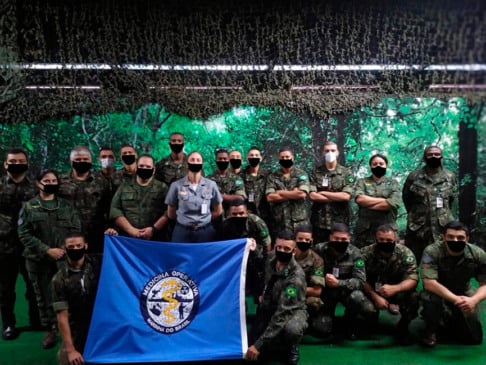 Exército em foto manipulada. (Foto: Divulgação)