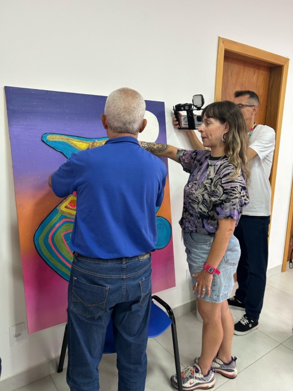 exposição leva arte tátil para pessoas com deficiência visual