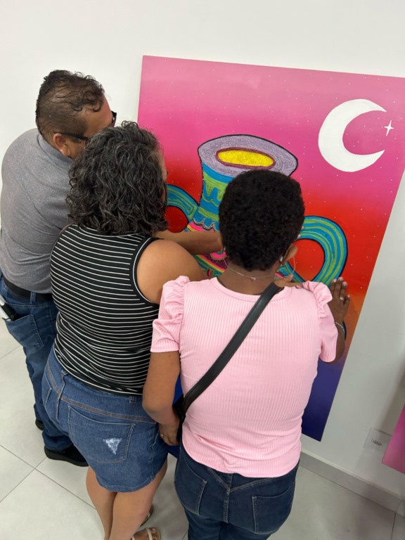 exposição leva arte tátil para pessoas com deficiência visual