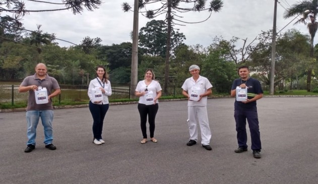 Hospital Universitário recebe doação de álcool em gel da Cereser