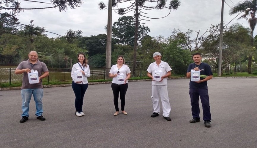 Hospital Universitário recebe doação de álcool em gel da Cereser