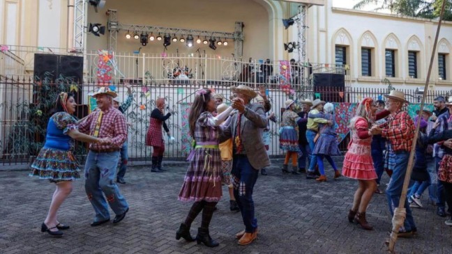 Quadrilha animada dá a largada aos Festejos Juninos deste ano em Jundiaí