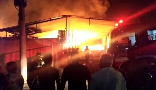 Incêndio destrói fábrica de palete em Jundiaí