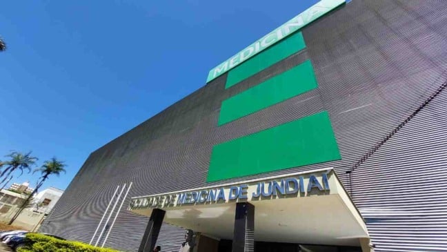 fachada-Faculdade-de-Medicina-de-Jundiai-compressed