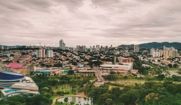 Fim de semana chuvoso e nublado em Jundiaí