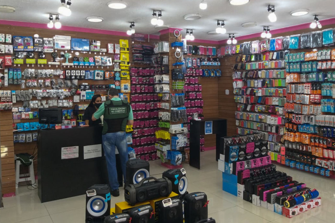 No primeiro final de semana da fase vermelha, comércios foram fiscalizados e orientados