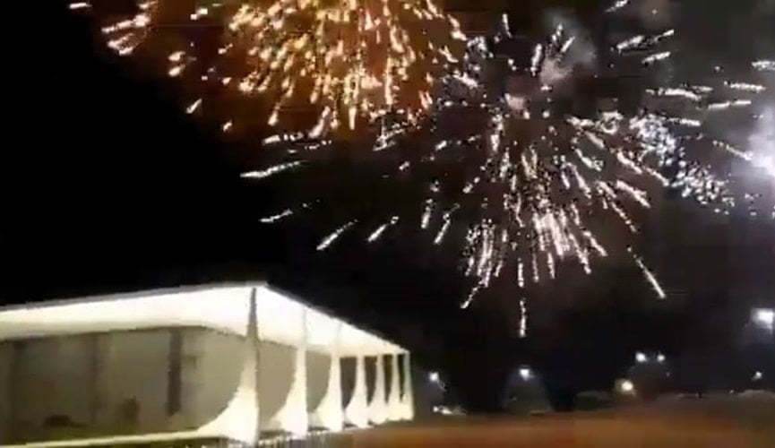 fogos de artifício no céu de Brasília