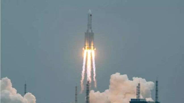 Foguete chinês deve cair na Terra neste final de semana