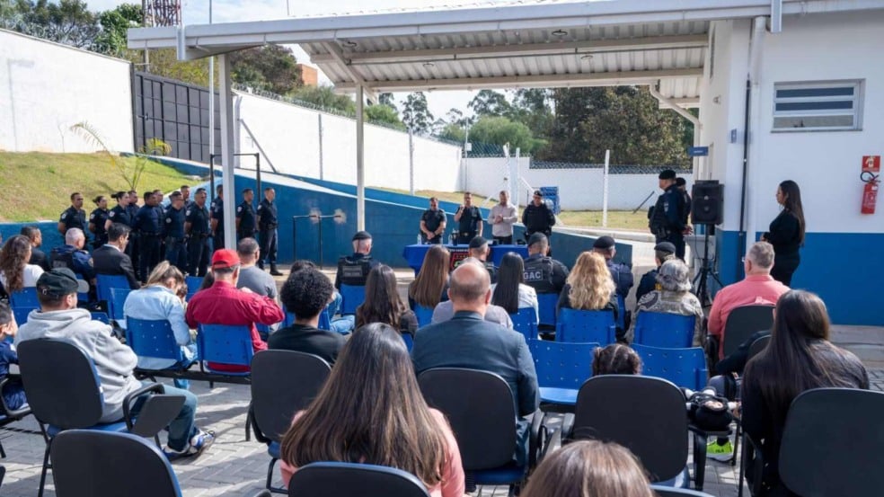Formatura de policiais.