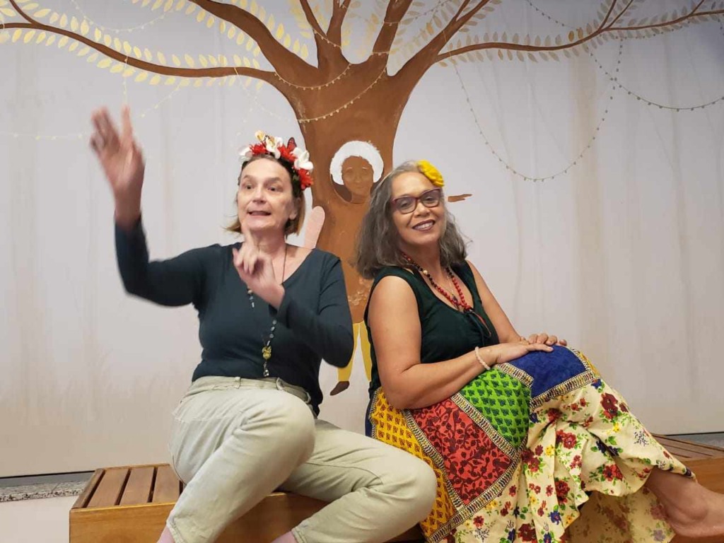 foto-cia-contando-com-encanto-atração-cultural-compressed