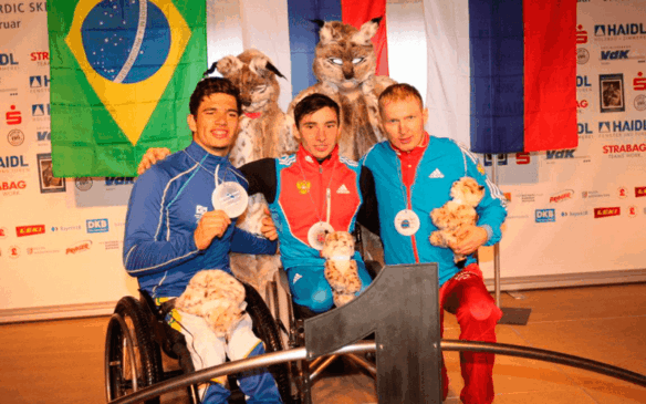 Cristian ocupa pódio com outros atletas