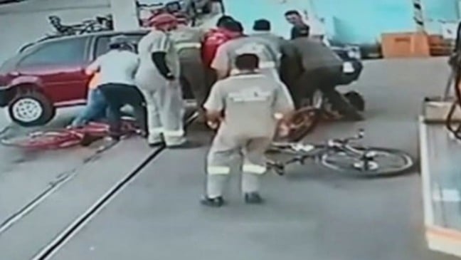 Frame de vídeo de menina atropelada em MG