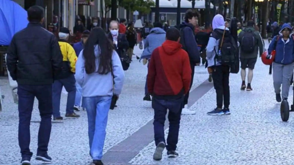 Pessoas agasalhadas.