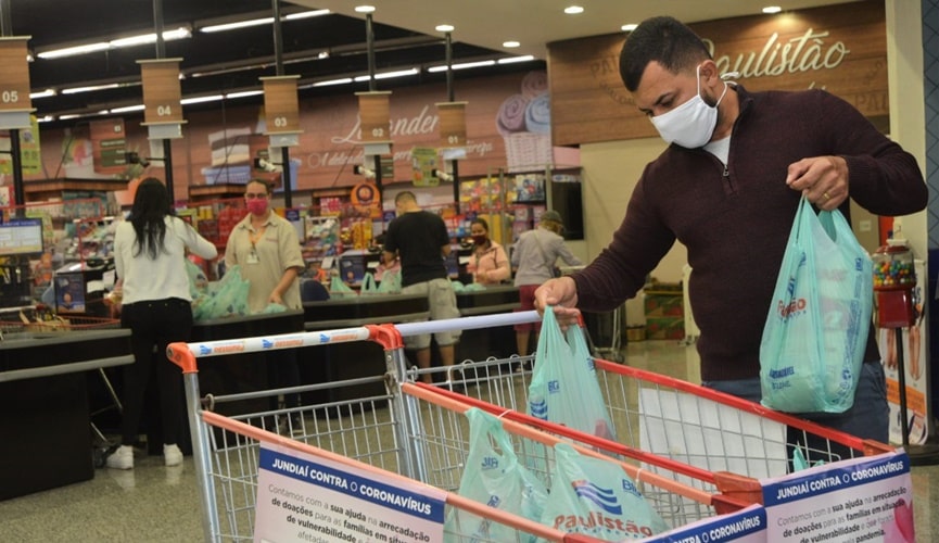 Foto de carrinho de supermercado Foto de carrinho de supermercado