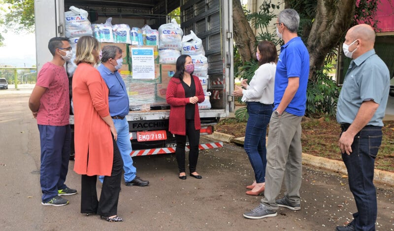 Presidente do Fundo Social recebe funcionários de empresa