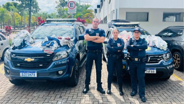 Guardas com itens recuperados.