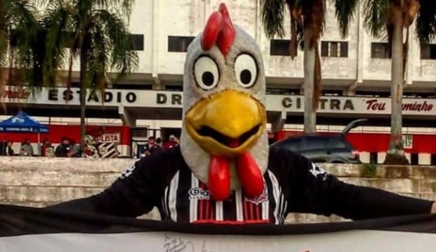 Conhece o Galinho? Ele é responsável pela animação da torcida do Paulista